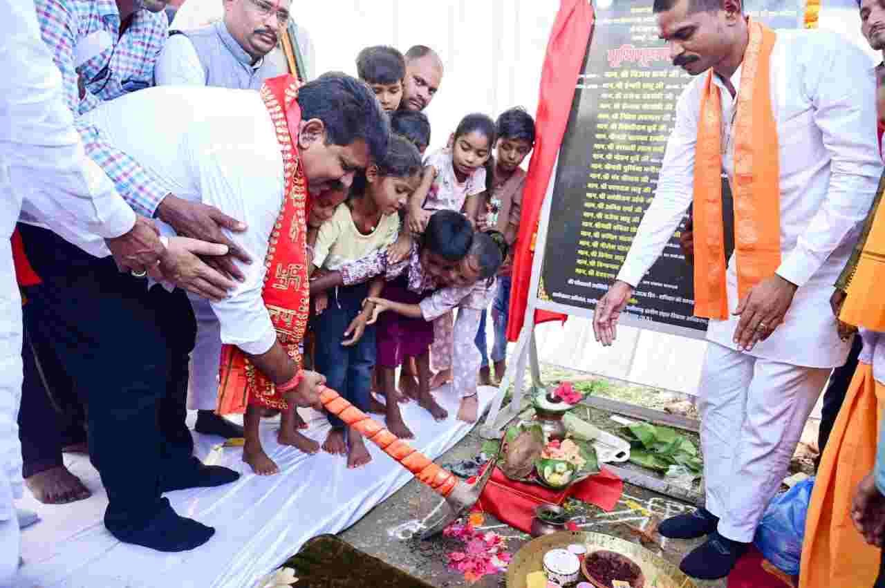 उप मुख्यमंत्री विजय शर्मा ने तीन गांवों में 1.55 करोड़ रुपए के गौरव पथ निर्माण का किया भूमिपूजन उप मुख्यमंत्री विजय शर्मा ने तीन गांवों में 1.55 करोड़ रुपए के गौरव पथ निर्माण का किया भूमिपूजन