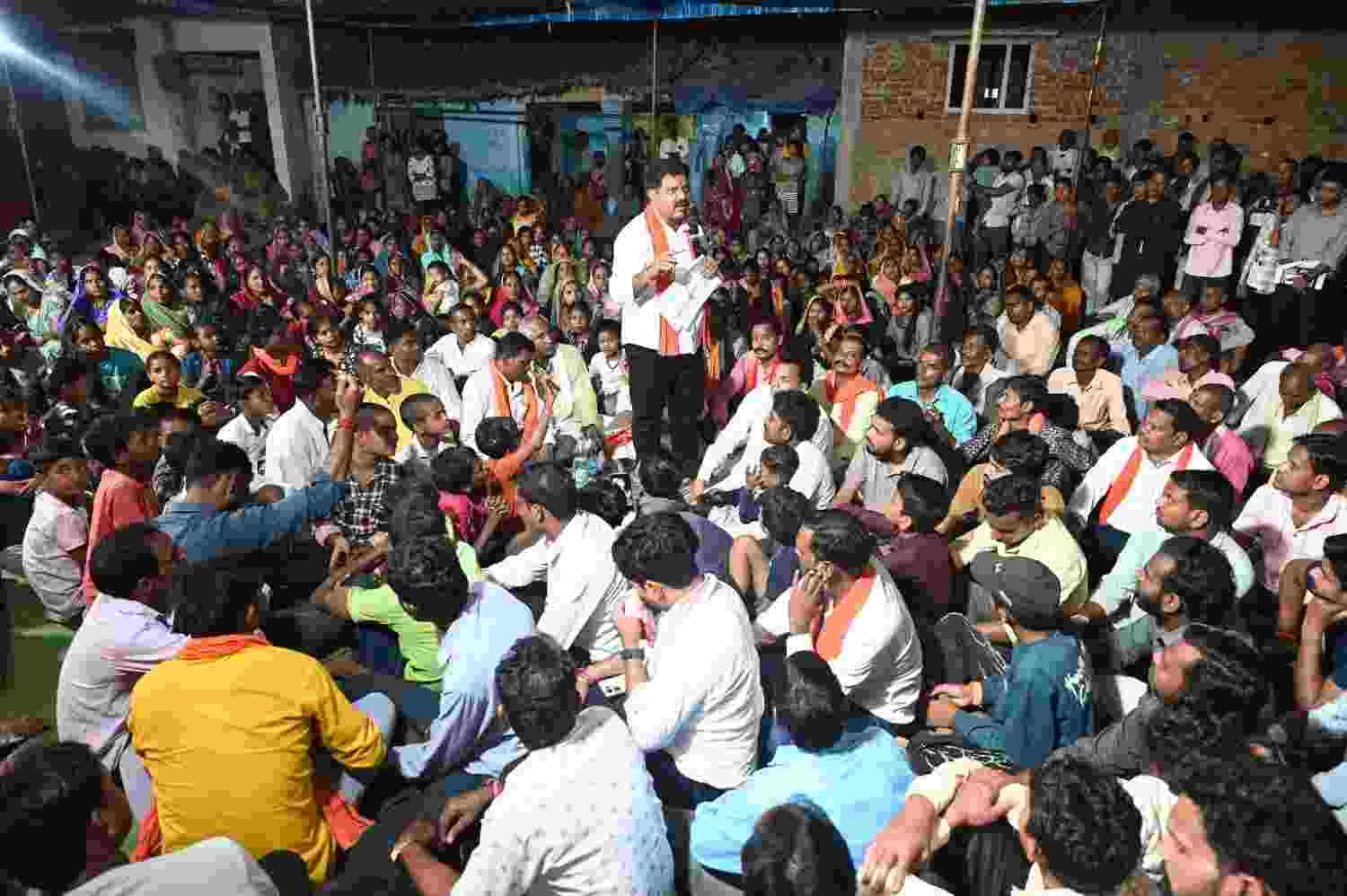 उप मुख्यमंत्री विजय शर्मा ने मड़मड़ा में आंगनबाड़ी और अटल डिजिटल सेवा केंद्र का किया लोकार्पण उप मुख्यमंत्री विजय शर्मा ने मड़मड़ा में आंगनबाड़ी और अटल डिजिटल सेवा केंद्र का किया लोकार्पण