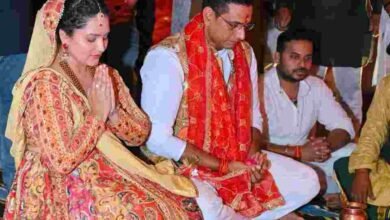 सपरिवार माता रानी के हवन-पूजन में शामिल हुए विधायक देवेंद्र यादव सपरिवार माता रानी के हवन-पूजन में शामिल हुए विधायक देवेंद्र यादव