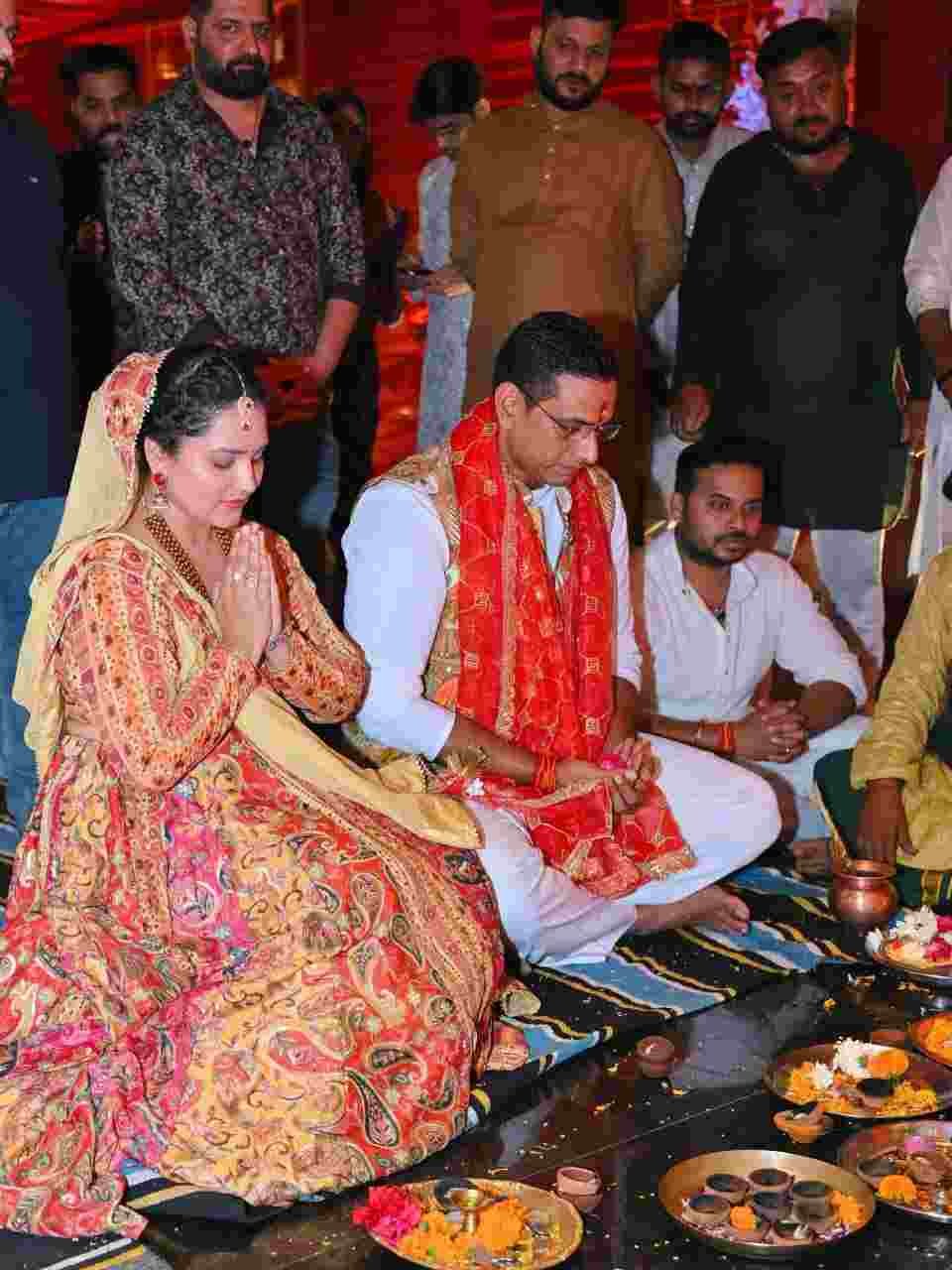 सपरिवार माता रानी के हवन-पूजन में शामिल हुए विधायक देवेंद्र यादव सपरिवार माता रानी के हवन-पूजन में शामिल हुए विधायक देवेंद्र यादव