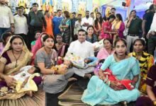 नवमी पर विधायक रिकेश ने सपत्नीक किया 101 नवजात कन्याओं का पूजन