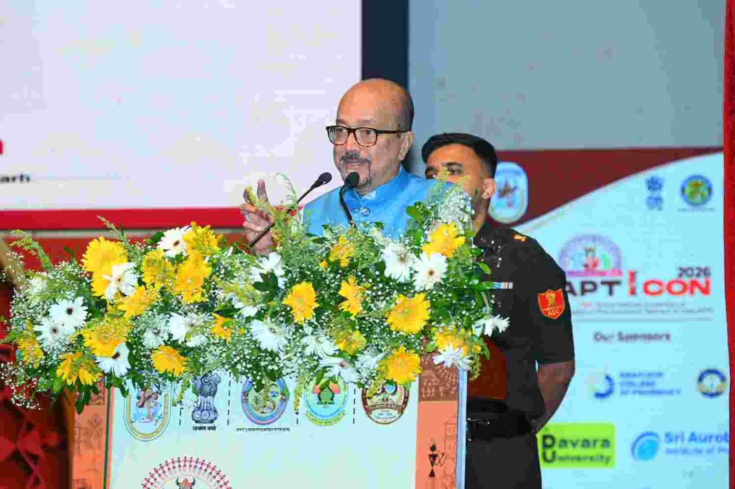 दवाएं सस्ती हों, ग्रामीणों तक पहुंचे इलाज, नकली दवाओं पर लगे रोक -राज्यपाल डेका दवाएं सस्ती हों, ग्रामीणों तक पहुंचे इलाज, नकली दवाओं पर लगे रोक -राज्यपाल डेका