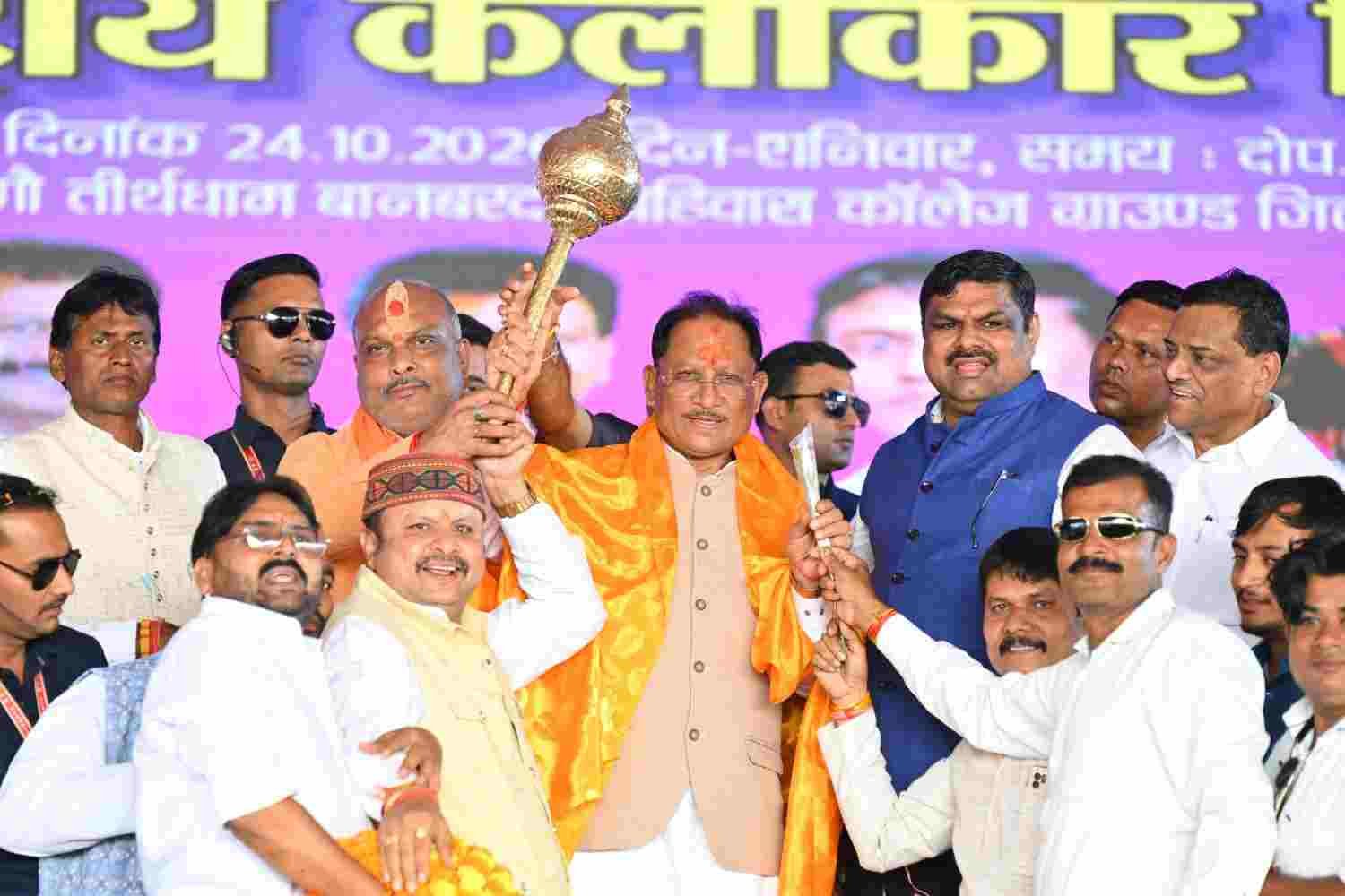 अंतर्राष्ट्रीय कलाकार दिवस पर बानबरद में आयोजित पंडवानी महासम्मेलन में शामिल हुए मुख्यमंत्री विष्णुदेव साय अंतर्राष्ट्रीय कलाकार दिवस पर बानबरद में आयोजित पंडवानी महासम्मेलन में शामिल हुए मुख्यमंत्री विष्णुदेव साय