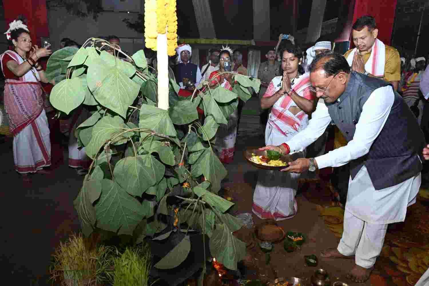 करम परब हमारी समृद्ध जनजातीय संस्कृति और पूर्वजों की अमूल्य धरोहर, इसका संरक्षण एवं संवर्धन हम सभी का नैतिक दायित्व : मुख्यमंत्री साय करम परब हमारी समृद्ध जनजातीय संस्कृति और पूर्वजों की अमूल्य धरोहर, इसका संरक्षण एवं संवर्धन हम सभी का नैतिक दायित्व : मुख्यमंत्री साय