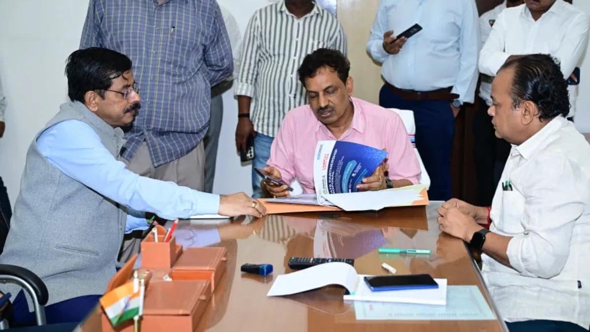 झारखंड में डॉक्टरों को बड़ी राहत, जूनियर रेजिडेंट का मानदेय बढ़कर ₹70 हजार से ₹80 हजार तक पहुंचा झारखंड में डॉक्टरों को बड़ी राहत, जूनियर रेजिडेंट का मानदेय बढ़कर ₹70 हजार से ₹80 हजार तक पहुंचा