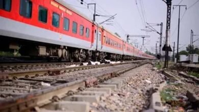 त्योहारों पर दिल्ली से बिहार जाने वाली ट्रेनों में भारी भीड़, ज्यादातर में वेटिंग और नो रूम त्योहारों पर दिल्ली से बिहार जाने वाली ट्रेनों में भारी भीड़, ज्यादातर में वेटिंग और नो रूम