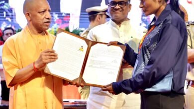 मुख्यमंत्री योगी आदित्यनाथ ने 470 खिलाड़ियों को सौंपे नियुक्ति पत्र, अब पुलिस की वर्दी में निभाएंगे नई जिम्मेदारी मुख्यमंत्री योगी आदित्यनाथ ने 470 खिलाड़ियों को सौंपे नियुक्ति पत्र, अब पुलिस की वर्दी में निभाएंगे नई जिम्मेदारी