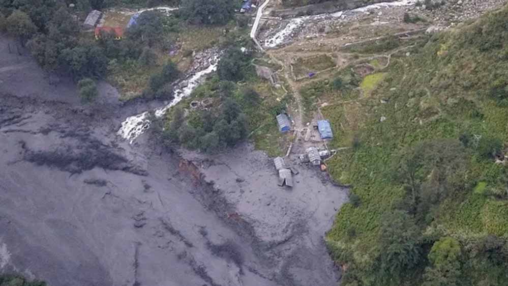 नेपाल में बाढ़ का कहर, 40 घर और 6 पुल बहे; 150 से ज्यादा विदेशी पर्यटक फंसे नेपाल में बाढ़ का कहर, 40 घर और 6 पुल बहे; 150 से ज्यादा विदेशी पर्यटक फंसे