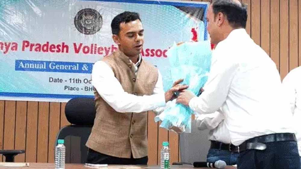 शिवराज सिंह चौहान के बेटे कार्तिकेय की खेलों में एंट्री, निर्विरोध बने मध्यप्रदेश वॉलीबॉल संघ के अध्यक्ष शिवराज सिंह चौहान के बेटे कार्तिकेय की खेलों में एंट्री, निर्विरोध बने मध्यप्रदेश वॉलीबॉल संघ के अध्यक्ष