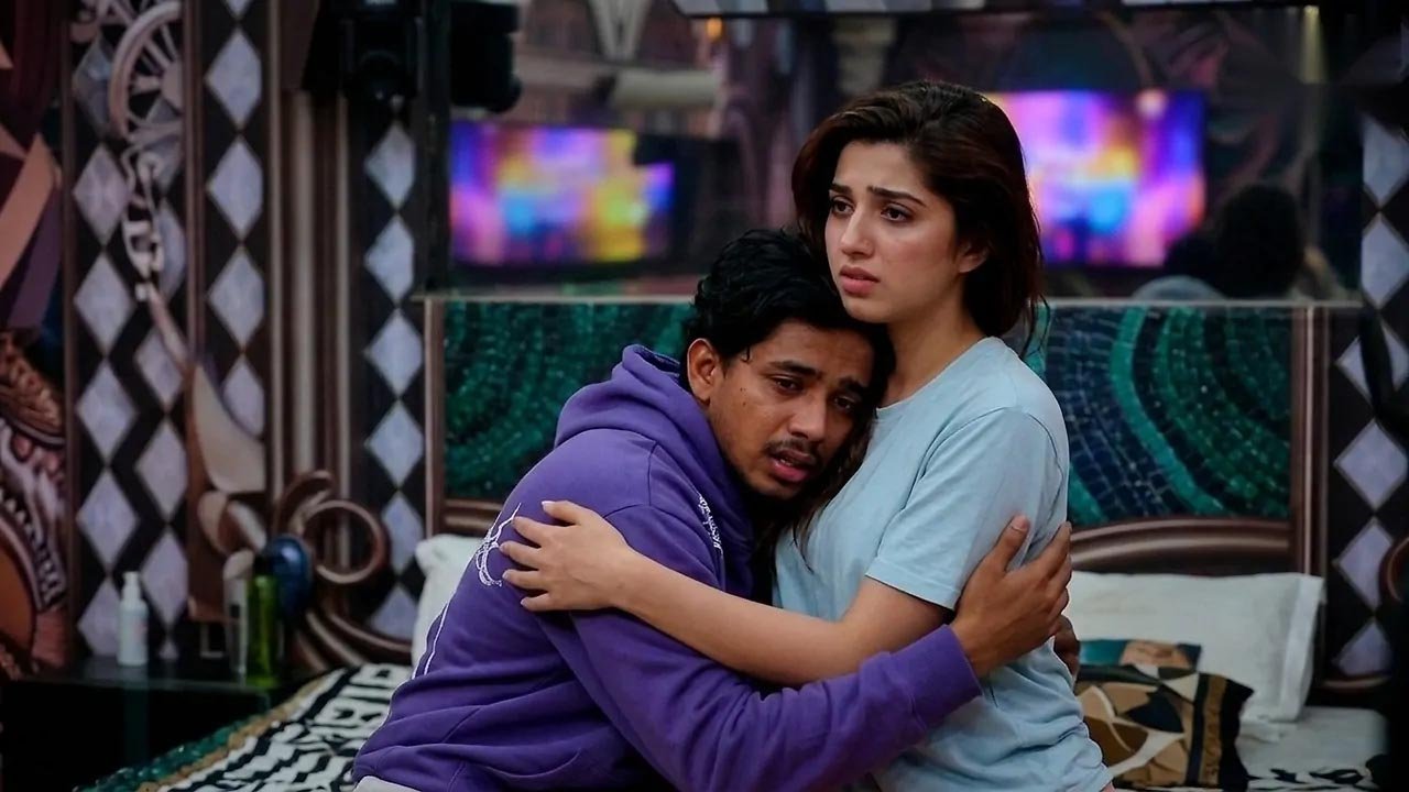 बिग बॉस 20 में स्काउट ओपी और लव गिल की नजदीकियों पर बवाल, गर्लफ्रेंड काशवी का रिएक्शन वायरल बिग बॉस 20 में स्काउट ओपी और लव गिल की नजदीकियों पर बवाल, गर्लफ्रेंड काशवी का रिएक्शन वायरल