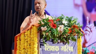 सिल्क क्लस्टर के रूप में विकसित होंगे संत रविदास नगर, मिर्जापुर और वाराणसी : मुख्यमंत्री योगी आदित्यनाथ सिल्क क्लस्टर के रूप में विकसित होंगे संत रविदास नगर, मिर्जापुर और वाराणसी : मुख्यमंत्री योगी आदित्यनाथ