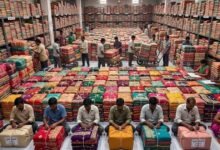 सूरत में साड़ी उद्योग पर संकट, उत्पादन में भारी गिरावट से बढ़ेंगी कीमतें!