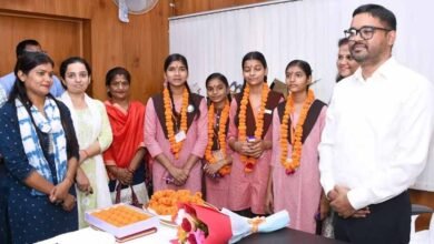 योगी सरकार में मिशन शक्ति से बेटियों को नेतृत्व का अवसर, चार छात्राओं ने संभाली मध्याह्न भोजन प्राधिकरण की कमान योगी सरकार में मिशन शक्ति से बेटियों को नेतृत्व का अवसर, चार छात्राओं ने संभाली मध्याह्न भोजन प्राधिकरण की कमान