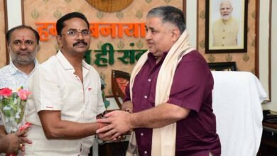 पर्यटन मंत्री राजेश अग्रवाल ने नवा रायपुर स्थित निवास कार्यालय में नागरिकों से की आत्मीय भेंट-मुलाकात पर्यटन मंत्री राजेश अग्रवाल ने नवा रायपुर स्थित निवास कार्यालय में नागरिकों से की आत्मीय भेंट-मुलाकात