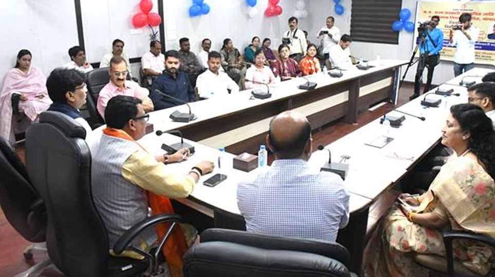 अनुसूचित जाति वर्ग के सर्वांगीण विकास के लिए पूरी प्रतिबद्धता और संवेदनशीलता से कार्य करें अधिकारी : मंत्री चौहान अनुसूचित जाति वर्ग के सर्वांगीण विकास के लिए पूरी प्रतिबद्धता और संवेदनशीलता से कार्य करें अधिकारी : मंत्री चौहान