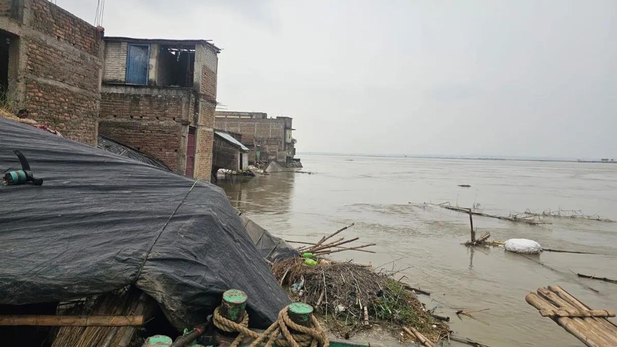 भागलपुर में गंगा का कहर, 65 परिवारों के घर नदी में समाए; बेघर लोगों ने सरकार से मांगा मुआवजा भागलपुर में गंगा का कहर, 65 परिवारों के घर नदी में समाए; बेघर लोगों ने सरकार से मांगा मुआवजा