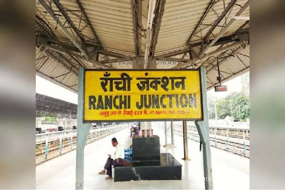 रांची-हटिया स्टेशन पर भीड़ संभालने की तैयारी, 10 अक्टूबर से प्लेटफॉर्म टिकट 20 रुपये होगा रांची-हटिया स्टेशन पर भीड़ संभालने की तैयारी, 10 अक्टूबर से प्लेटफॉर्म टिकट 20 रुपये होगा
