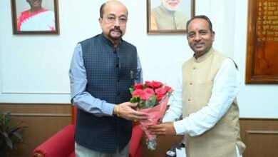 राज्यपाल डेका से छत्तीसगढ़ रेड क्रॉस समिति के अध्यक्ष ने की सौजन्य भेंट राज्यपाल डेका से छत्तीसगढ़ रेड क्रॉस समिति के अध्यक्ष ने की सौजन्य भेंट