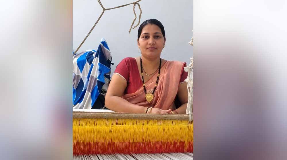 उन्नत उपकरण सहायता योजना से टोकेश्वरी साहू को बुनाई कार्य में मिली सहूलियत उन्नत उपकरण सहायता योजना से टोकेश्वरी साहू को बुनाई कार्य में मिली सहूलियत