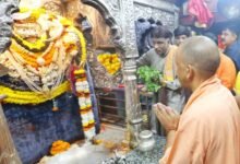 बाबा काल भैरव और काशी विश्वनाथ के दरबार में मुख्यमंत्री योगी ने नवाया शीश