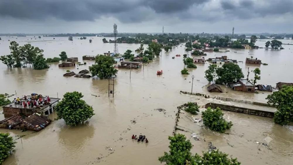 बिहार में बाढ़ से 10,671 करोड़ का नुकसान, 82 हजार हेक्टेयर में फसल बर्बाद; 26 लोगों की मौत बिहार में बाढ़ से 10,671 करोड़ का नुकसान, 82 हजार हेक्टेयर में फसल बर्बाद; 26 लोगों की मौत