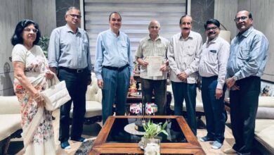 पेंशन पुनर्बहाली के लिए रमेश बैस से मिले पेंशनभोगी प्राध्यापक पेंशन पुनर्बहाली के लिए रमेश बैस से मिले पेंशनभोगी प्राध्यापक