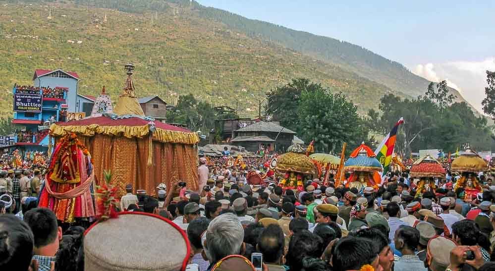कुल्लू दशहरा 21 से 27 अक्टूबर तक, 347 देवी-देवताओं को न्योता; ड्रोन और लेजर शो होंगे खास आकर्षण कुल्लू दशहरा 21 से 27 अक्टूबर तक, 347 देवी-देवताओं को न्योता; ड्रोन और लेजर शो होंगे खास आकर्षण