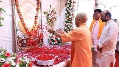 हरीश द्विवेदी के गांव पहुंचे मुख्यमंत्री, दिवंगत माता को दी श्रद्धांजलि हरीश द्विवेदी के गांव पहुंचे मुख्यमंत्री, दिवंगत माता को दी श्रद्धांजलि
