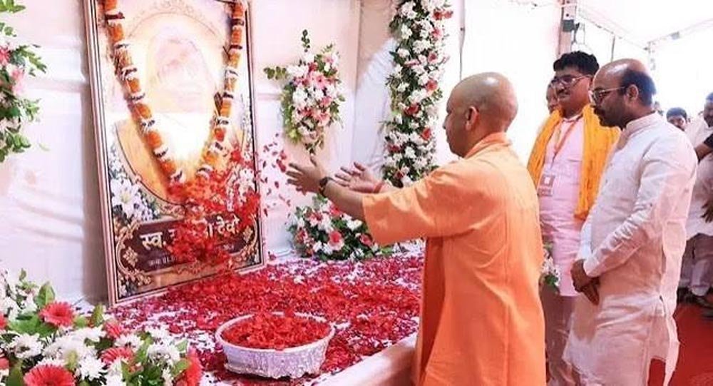 हरीश द्विवेदी के गांव पहुंचे मुख्यमंत्री, दिवंगत माता को दी श्रद्धांजलि हरीश द्विवेदी के गांव पहुंचे मुख्यमंत्री, दिवंगत माता को दी श्रद्धांजलि