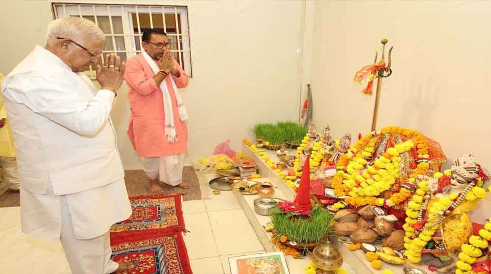 महानवमी पर राज्यपाल पटेल ने किया कन्या पूजन, प्रदेशवासियों की सुख-समृद्धि की कामना महानवमी पर राज्यपाल पटेल ने किया कन्या पूजन, प्रदेशवासियों की सुख-समृद्धि की कामना