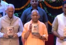 CM योगी ने वीरता पदक से सम्मानित किए पुलिसकर्मी, शहीद इंस्पेक्टर की पत्नी को भी सम्मान