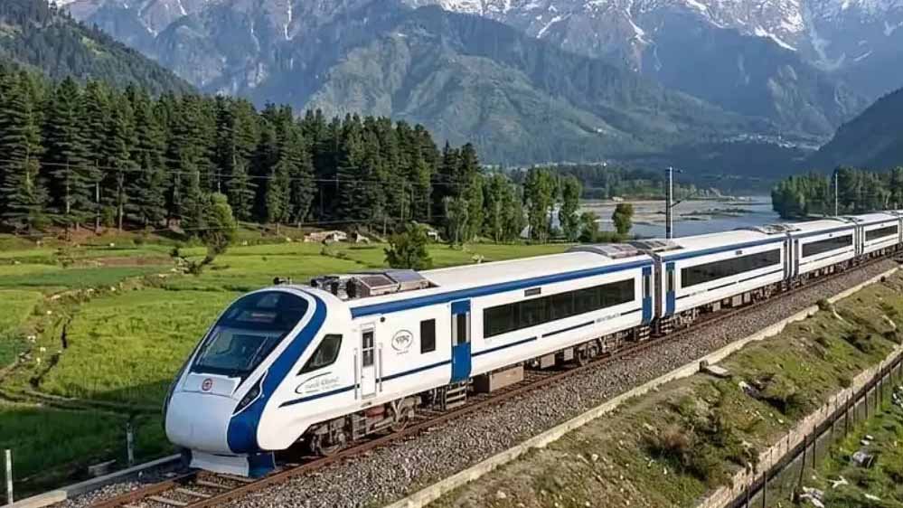 13 घंटे, 700 KM और खूबसूरत वादियां, अब इस रूट पर दौड़ेगी वंदे भारत ट्रेन 13 घंटे, 700 KM और खूबसूरत वादियां, अब इस रूट पर दौड़ेगी वंदे भारत ट्रेन