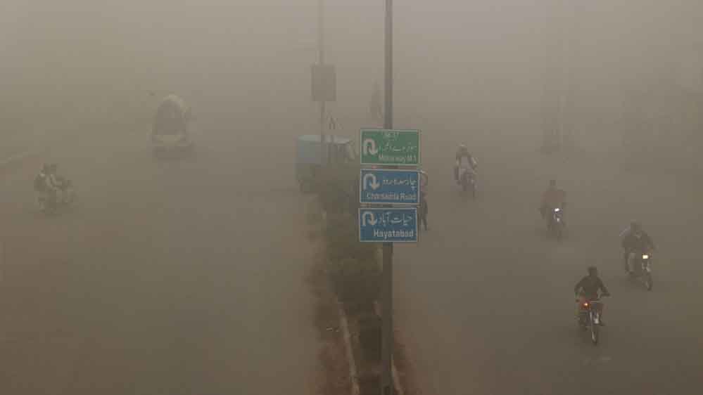 LNG संकट से पाकिस्तान की बढ़ी मुश्किलें, सर्दियों से पहले जहरीली हवा का खतरा LNG संकट से पाकिस्तान की बढ़ी मुश्किलें, सर्दियों से पहले जहरीली हवा का खतरा