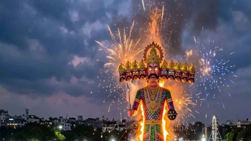 इंदौर में 121 और भोपाल में 105 फीट ऊंचा रावण जलेगा, उज्जैन में फूलों की वर्षा इंदौर में 121 और भोपाल में 105 फीट ऊंचा रावण जलेगा, उज्जैन में फूलों की वर्षा