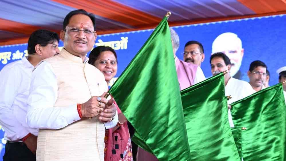 केंद्रीय रेल मंत्री अश्विनी वैष्णव और मुख्यमंत्री विष्णु देव साय ने रावघाट – रायपुर एवं रायपुर – कुरूद यात्री रेल सेवाओं को दिखाई हरी झंडी केंद्रीय रेल मंत्री अश्विनी वैष्णव और मुख्यमंत्री विष्णु देव साय ने रावघाट – रायपुर एवं रायपुर – कुरूद यात्री रेल सेवाओं को दिखाई हरी झंडी
