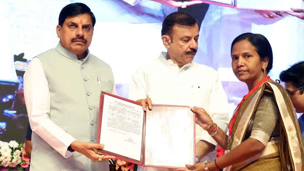 MP में 20 हजार शिक्षकों की भर्ती का ऐलान, CM मोहन यादव ने 200 नए सांदीपनि स्कूल खोलने की घोषणा की MP में 20 हजार शिक्षकों की भर्ती का ऐलान, CM मोहन यादव ने 200 नए सांदीपनि स्कूल खोलने की घोषणा की