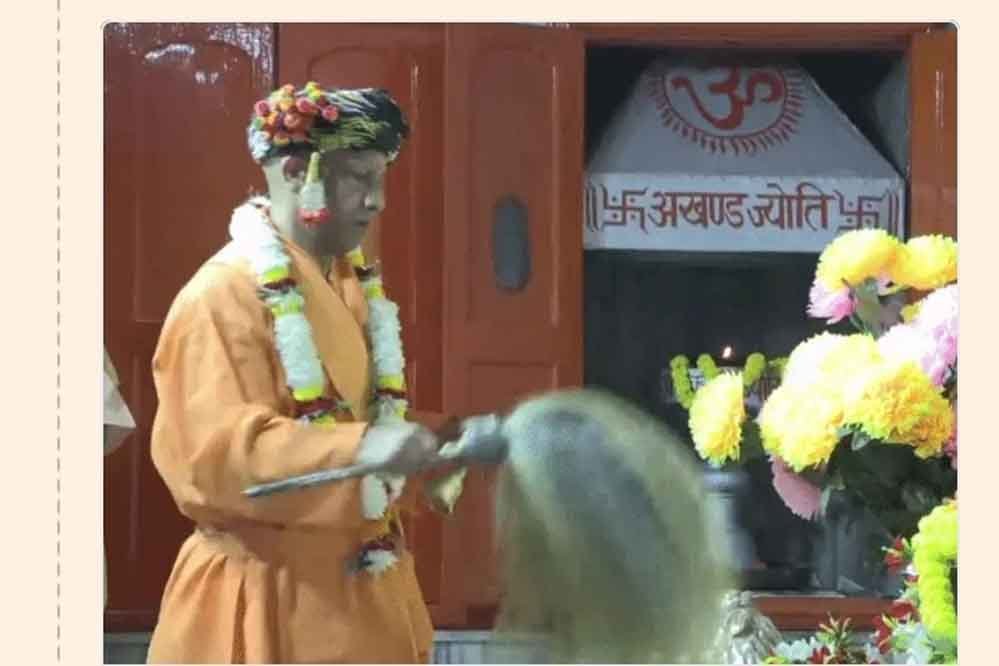 विजयादशमी पर गोरक्षपीठाधीश्वर ने किया महायोगी गोरखनाथ का विशिष्ट पूजन, लोक कल्याण की प्रार्थना की विजयादशमी पर गोरक्षपीठाधीश्वर ने किया महायोगी गोरखनाथ का विशिष्ट पूजन, लोक कल्याण की प्रार्थना की