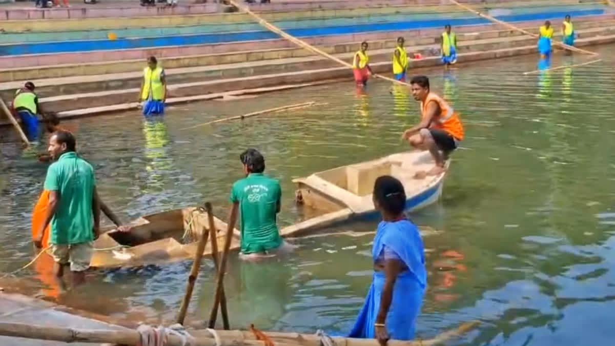 छठ महापर्व को लेकर रांची नगर निगम की तैयारी तेज, तालाबों की सफाई और सुरक्षा के पुख्ता इंतजाम छठ महापर्व को लेकर रांची नगर निगम की तैयारी तेज, तालाबों की सफाई और सुरक्षा के पुख्ता इंतजाम