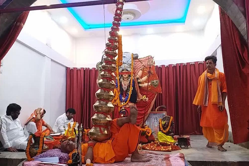 पटना में बाबा नागेश्वर दास की अनोखी साधना, 9 दिन निर्जला व्रत रख सीने पर धारण करेंगे 21 कलश पटना में बाबा नागेश्वर दास की अनोखी साधना, 9 दिन निर्जला व्रत रख सीने पर धारण करेंगे 21 कलश
