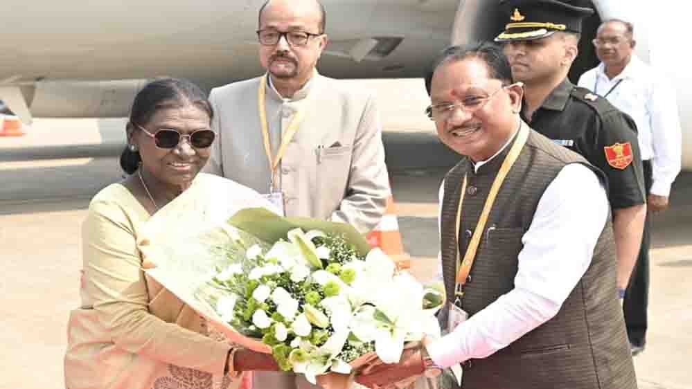 राष्ट्रपति श्रीमती द्रौपदी मुर्मु का छत्तीसगढ़ की पावन धरा पर आत्मीय स्वागत राष्ट्रपति श्रीमती द्रौपदी मुर्मु का छत्तीसगढ़ की पावन धरा पर आत्मीय स्वागत