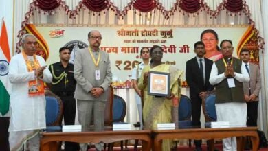 राष्ट्रपति द्रौपदी मुर्मु ने पूज्य माता हासी देवी जी के सम्मान में जारी किया 200 रूपए का स्मारक सिक्का राष्ट्रपति द्रौपदी मुर्मु ने पूज्य माता हासी देवी जी के सम्मान में जारी किया 200 रूपए का स्मारक सिक्का