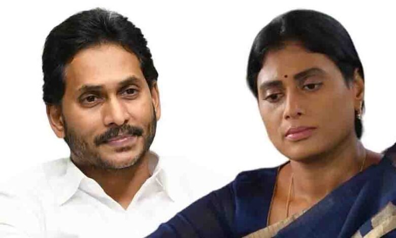 जगन रेड्डी ने भांजी की शादी के लिए महल देने से किया इनकार? भाई-बहन के रिश्ते में दरार की चर्चा जगन रेड्डी ने भांजी की शादी के लिए महल देने से किया इनकार? भाई-बहन के रिश्ते में दरार की चर्चा