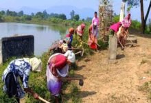 माटी में रोजगार- प्रतिदिन 300 रुपए की मजदूरी से श्रमिक परिवारों को मिला मजबूत आर्थिक आधार, पलायन पर लगी रोक