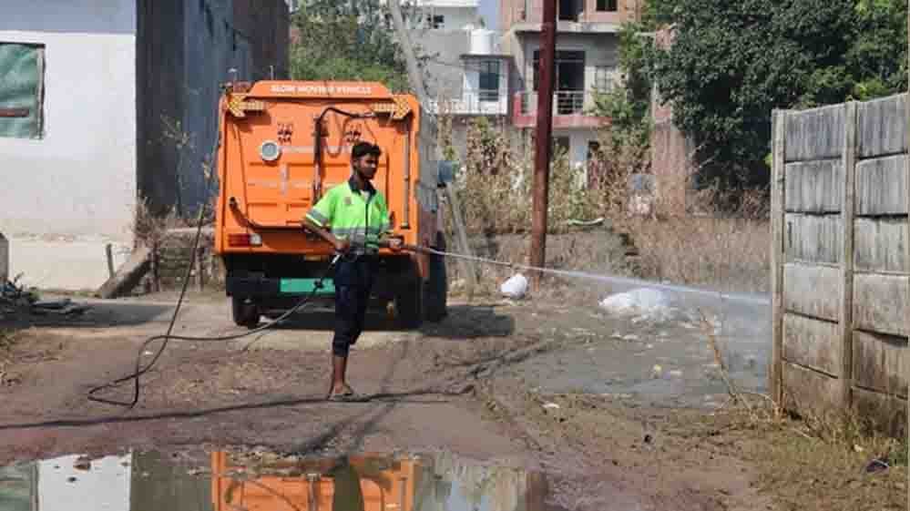 बाढ़ के बाद जनजीवन सामान्य बनाने में जुटा नगर निगम, सफाई और मच्छर नियंत्रण अभियान तेज बाढ़ के बाद जनजीवन सामान्य बनाने में जुटा नगर निगम, सफाई और मच्छर नियंत्रण अभियान तेज