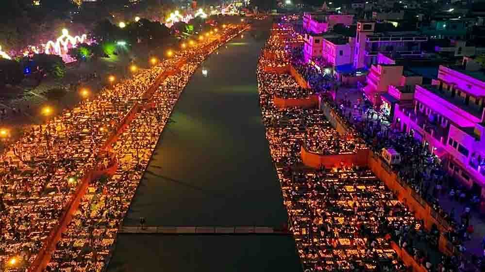 अयोध्या दीपोत्सव 2026: सरयू तट पर जलेंगे 30 लाख दीप, 35 हजार स्वयंसेवक संभालेंगे जिम्मेदारी अयोध्या दीपोत्सव 2026: सरयू तट पर जलेंगे 30 लाख दीप, 35 हजार स्वयंसेवक संभालेंगे जिम्मेदारी