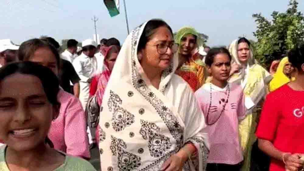 दिग्विजय सिंह की पदयात्रा पर NHRC का नोटिस, बच्चों से नारे लगवाने की शिकायत पर मांगा जवाब दिग्विजय सिंह की पदयात्रा पर NHRC का नोटिस, बच्चों से नारे लगवाने की शिकायत पर मांगा जवाब