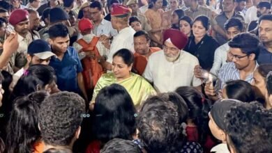 दिल्ली CM रेखा गुप्ता का मुखर्जी नगर में औचक निरीक्षण, छात्रों ने बताईं PG किराए और लाइब्रेरी की समस्याएं दिल्ली CM रेखा गुप्ता का मुखर्जी नगर में औचक निरीक्षण, छात्रों ने बताईं PG किराए और लाइब्रेरी की समस्याएं