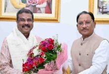 मुख्यमंत्री  विष्णु देव साय से सांसद  धर्मेंद्र प्रधान ने की शिष्टाचार भेंट