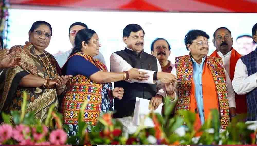 CM के रिमोट दबाते ही धार के सूखे खेतों तक पहुंची नर्मदा की धारा, 13 किमी दूर बहा पानी CM के रिमोट दबाते ही धार के सूखे खेतों तक पहुंची नर्मदा की धारा, 13 किमी दूर बहा पानी