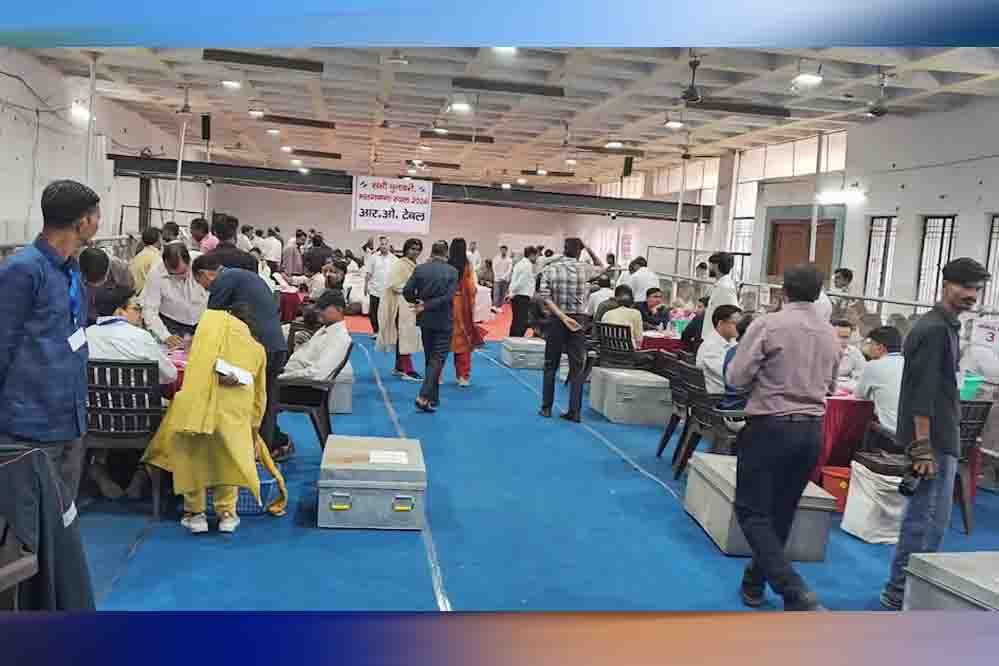 बिहार शिक्षक MLC चुनाव में बड़ा उलटफेर, चारों मौजूदा विधान पार्षद हारे; जानें कौन-कौन बना विजेता बिहार शिक्षक MLC चुनाव में बड़ा उलटफेर, चारों मौजूदा विधान पार्षद हारे; जानें कौन-कौन बना विजेता
